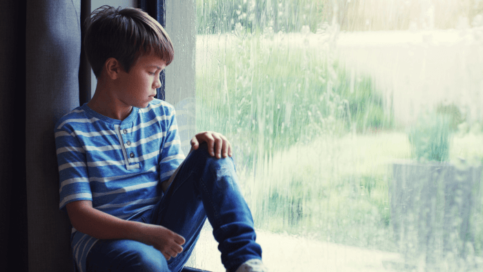 Zakaz kontaktów z dzieckiem – kiedy jest możliwy?